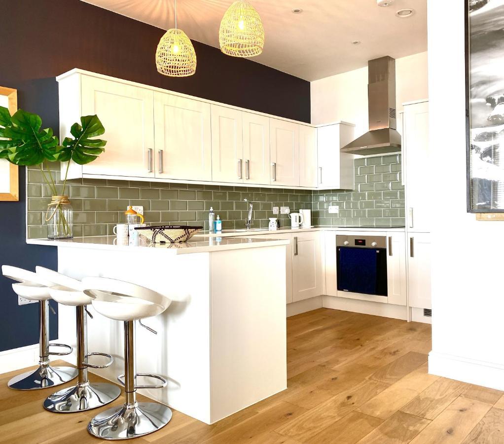 Stunning 2 Bed Apartment Sea Views And Parking Уърдинг Екстериор снимка